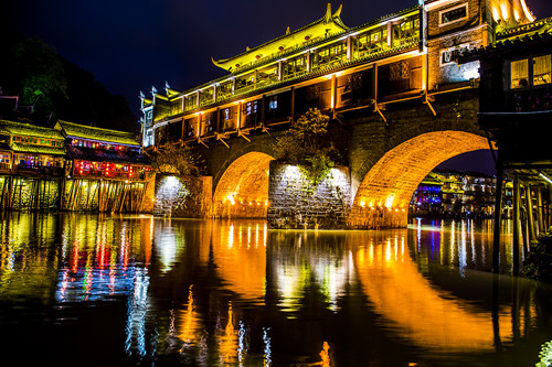 張家界森林公園·袁家界·金鞭溪·魅力湘西·寶峰湖·魅力三湘雙高鐵5天游